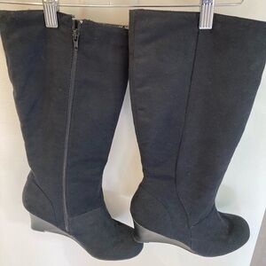 Women a black wedge boots